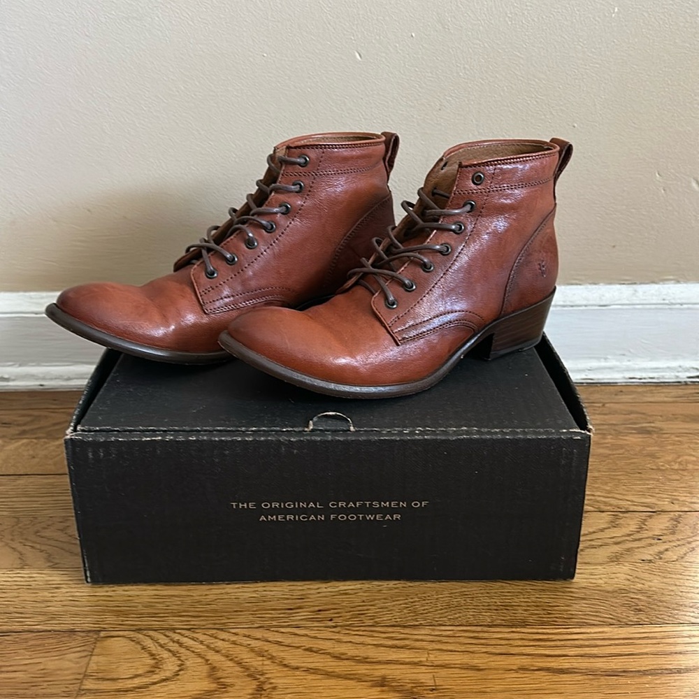 Frye Carson leather lace up booties in box